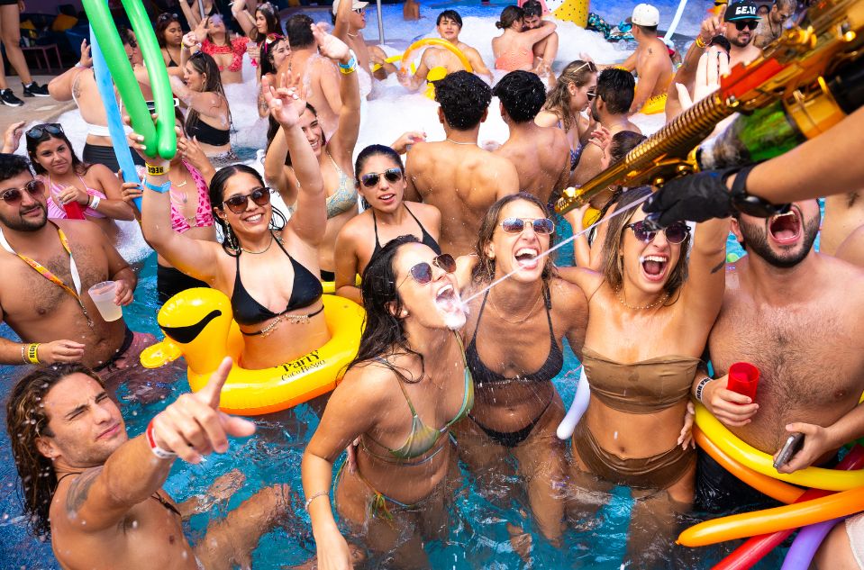 Coco Bongo beach party in Cancun with live show and nightlife atmosphere