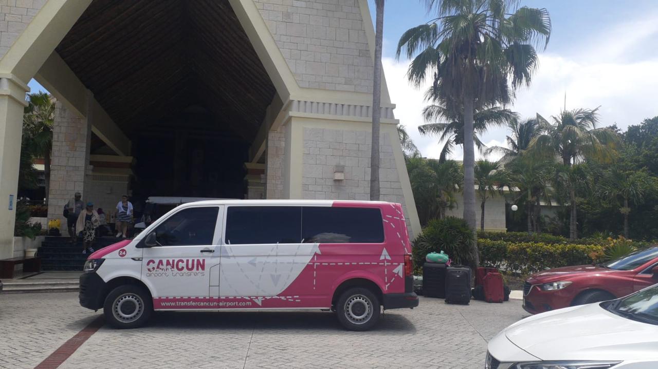 Luxury private transfer from Cancun Hotel Zone to Puerto Juarez ferry terminal