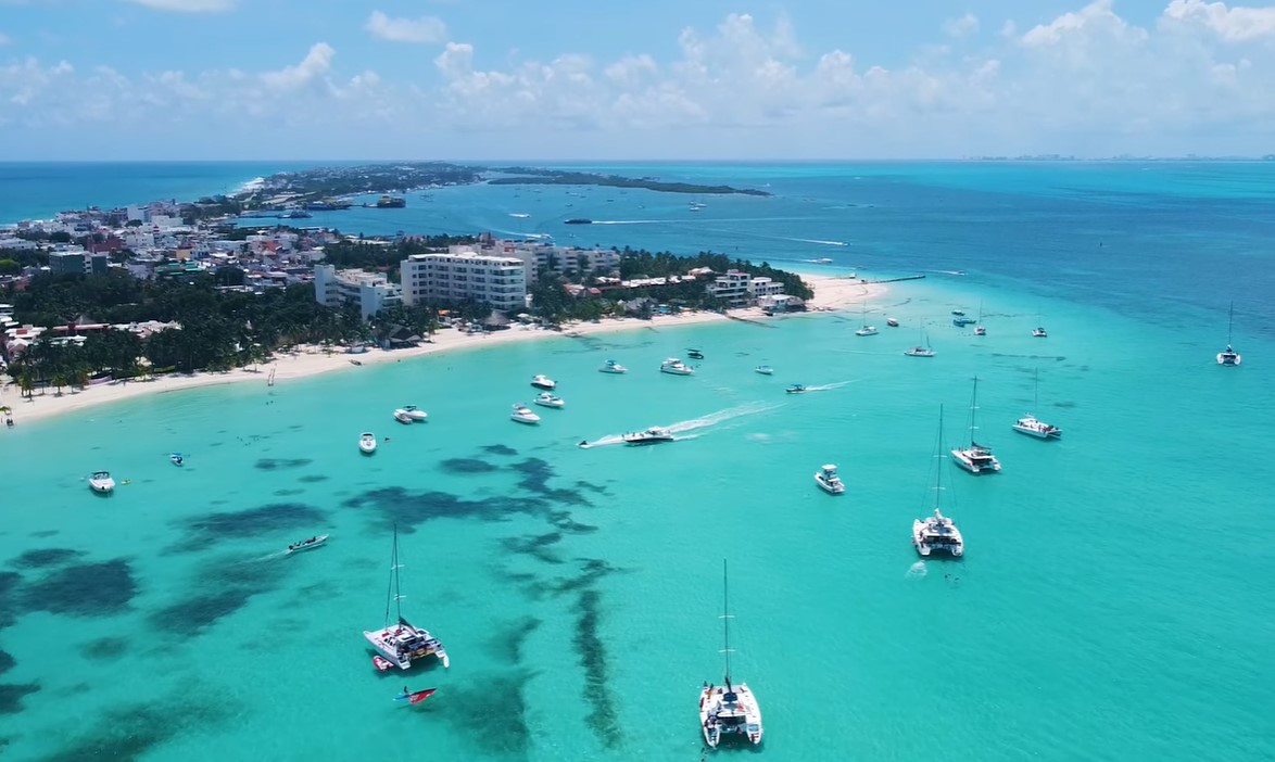 Playa Norte Isla Mujeres beach with turquoise water and white sand