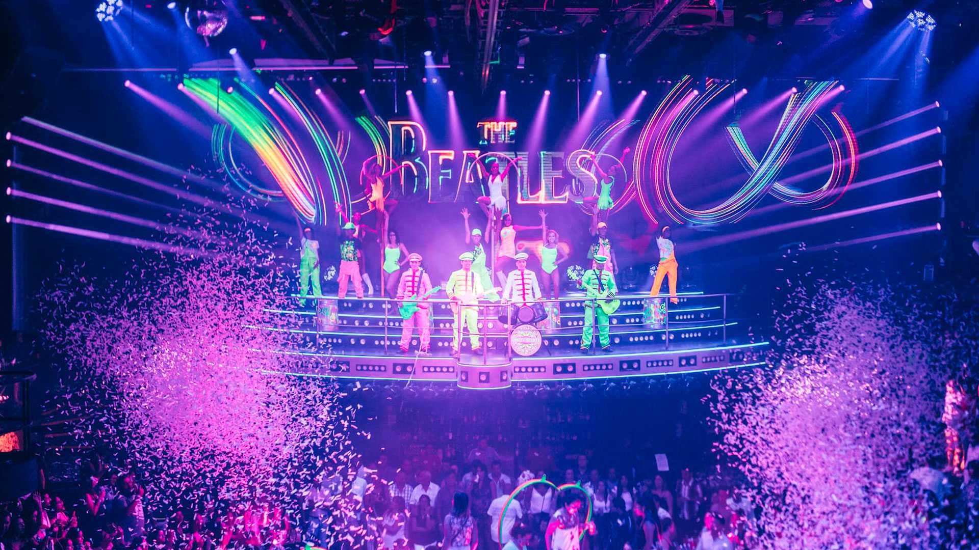 Live music performance in Cancun nightlife scene during spring