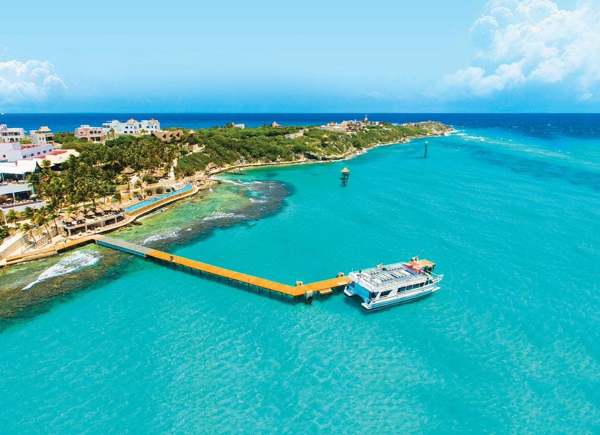 Garrafon beach aerial view with reef snorkeling in Isla Mujeres